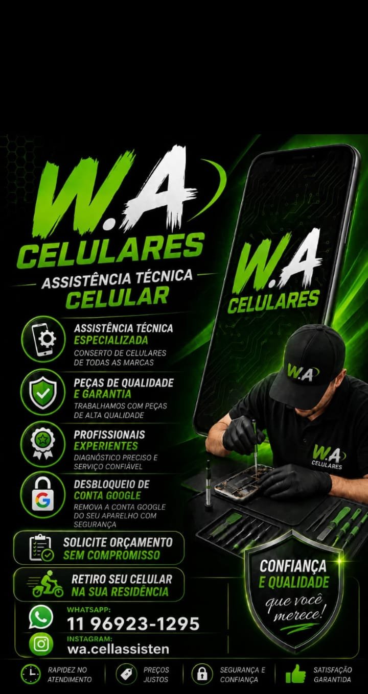 Técnico da W.A Celulares realizando o conserto de um aparelho